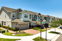 Park Square Townhome in Apollo Beach, FL - Foto de edificio - Building Photo