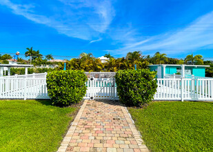 Fountain Cottages Inn in Ft. Myers, FL - Building Photo - Building Photo