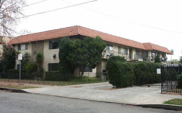 6708 Sylmar Ave in Van Nuys, CA - Building Photo - Building Photo