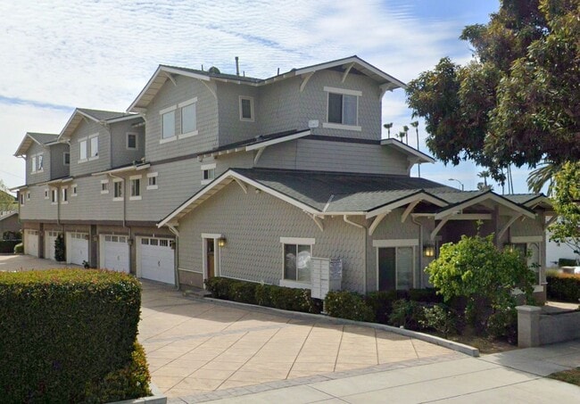 property at 828 E Thompson Blvd