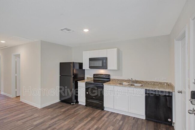 9907 Lanewell St photo'