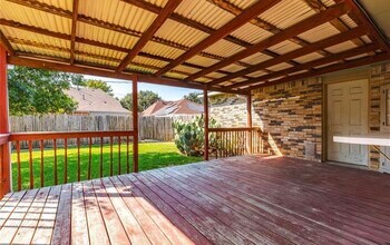 3001 Powell Dr in Rowlett, TX - Foto de edificio - Building Photo