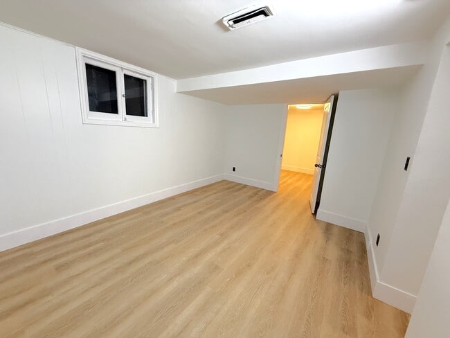 330 Willingdon Av in Kingston, ON - Building Photo - Building Photo