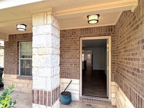 105 Snowy Egret Ln in Leander, TX - Building Photo - Building Photo