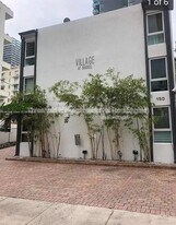 150 SW 10th St, Unit 2 in Miami, FL - Building Photo