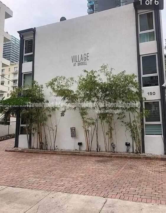 150 SW 10th St, Unit 2 in Miami, FL - Building Photo