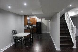 21 Sandringham Dr in Barrie, ON - Building Photo - Building Photo