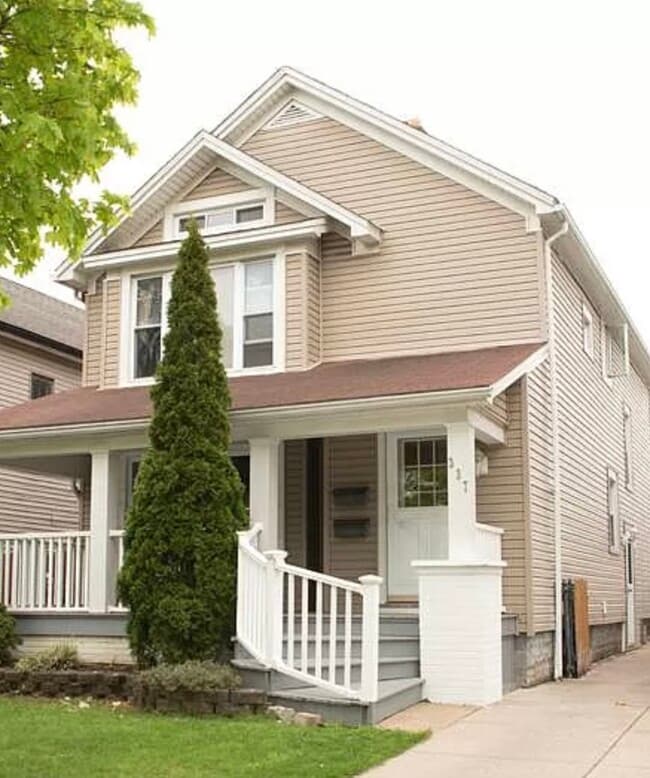337 Saint Lawrence Ave, Unit Lower & upper, Unit Lower & upper