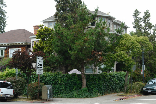 2623 Ashby Ave in Berkeley, CA - Building Photo - Building Photo