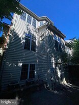 5989 Meadow Brook Dr in Burke, VA - Building Photo