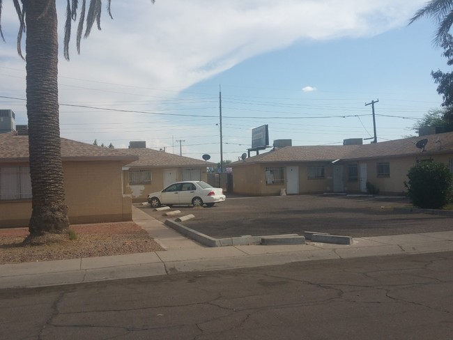 3121 W Almeria Rd in Phoenix, AZ - Building Photo - Building Photo