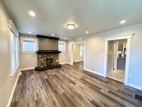 2034 Redrose Ave in Pittsburgh, PA - Building Photo - Building Photo