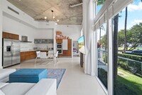 2105 Meridian Ave, Unit 103 in Miami Beach, FL - Foto de edificio - Building Photo