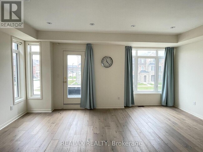 95 William F. Bell Pkwy in Richmond Hill, ON - Building Photo - Building Photo