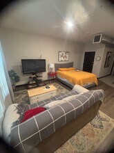 5 Lincoln Ave in Iowa City, IA - Building Photo - Interior Photo