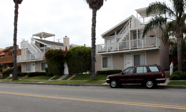 218-222 18th St in Huntington Beach, CA - Building Photo - Building Photo