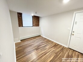 45 Hemenway St, Unit 26 in Boston, MA - Building Photo - Building Photo