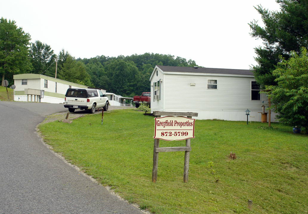 1124 Broad St in Summersville, WV - Building Photo