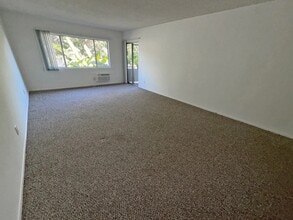 415 E Cedar Ave in Burbank, CA - Foto de edificio - Building Photo
