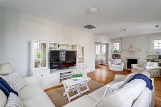 302 Rucker Pl in Alexandria, VA - Building Photo - Building Photo