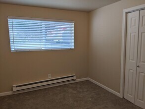 260 SW Clark St-Unit -B in Issaquah, WA - Building Photo - Building Photo