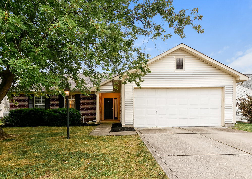 47 W Flat Rock Dr in Westfield, IN - Building Photo