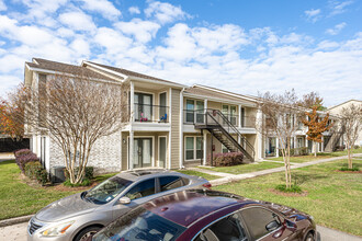 Sherwood Place in Baton Rouge, LA - Foto de edificio - Building Photo