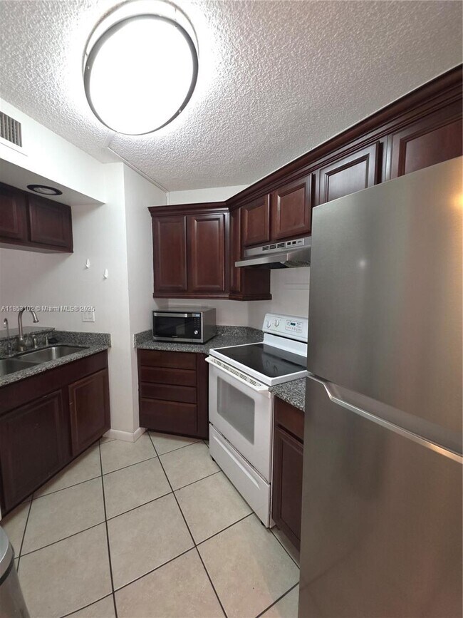 10451 W Broward Blvd in Plantation, FL - Building Photo - Building Photo