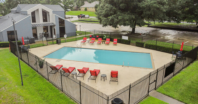 Hollytree Apartments in Tyler, TX - Building Photo - Building Photo