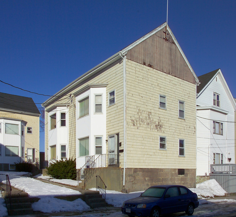 27-35 Carver St in Fall River, MA - Foto de edificio