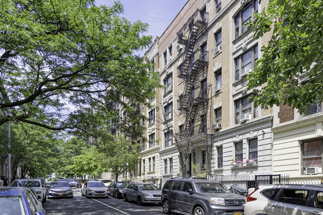 715 W 180th St in New York, NY - Building Photo - Building Photo