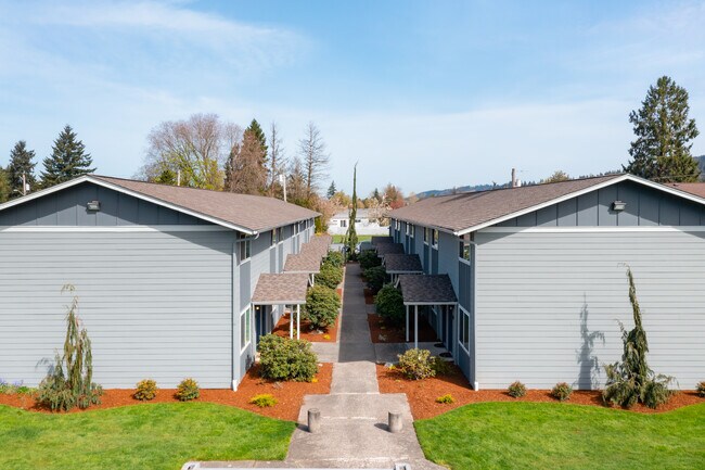 Station Place Townhomes in Sumner, WA - Building Photo - Building Photo