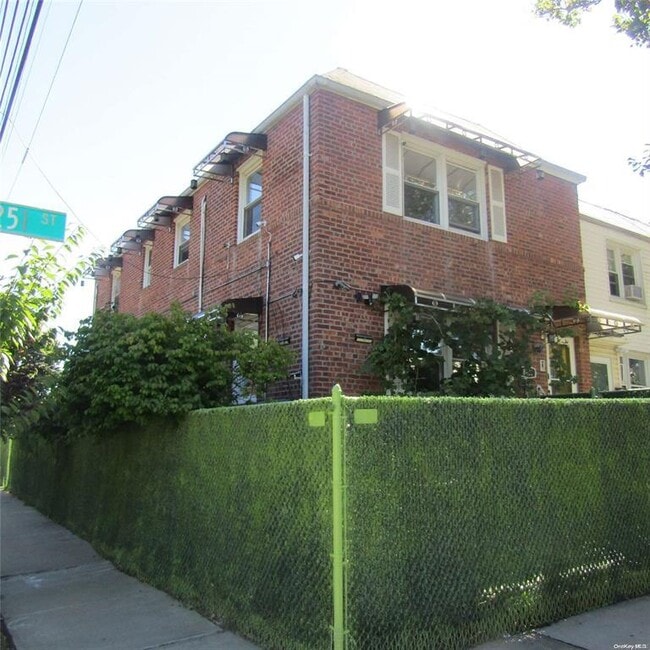 82-1 251st St in Queens, NY - Building Photo - Building Photo