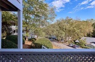 1302 Natchez Trace in Atlanta, GA - Foto de edificio - Building Photo