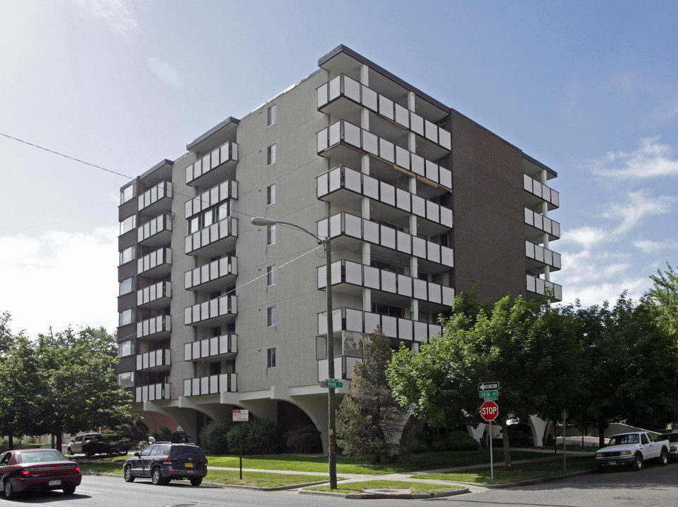 High Tower Apartments in Denver, CO - Foto de edificio