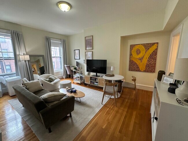 304 Marlborough St, Unit 8