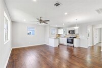 986 Dewalt St photo'