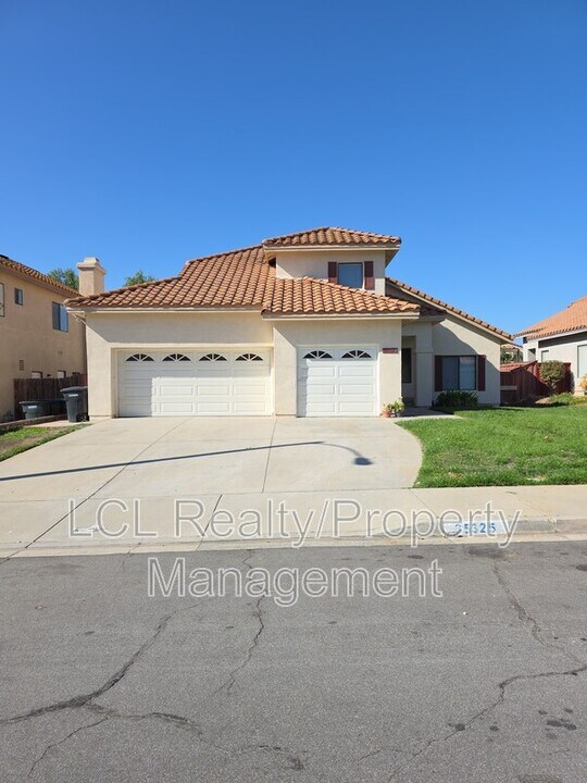 35325 Billie Ann Rd in Wildomar, CA - Foto de edificio