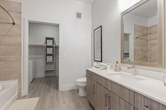 Luxia Preston in Plano, TX - Foto de edificio - Interior Photo