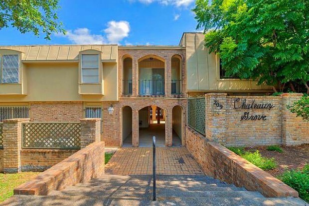 Chateaux Grove Apartments in San Antonio, TX - Building Photo