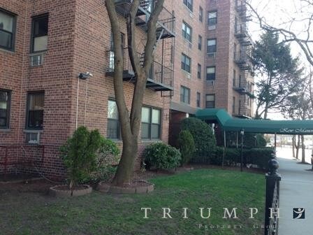 131-11 Kew Gardens Rd-Unit -6-B in Queens, NY - Building Photo
