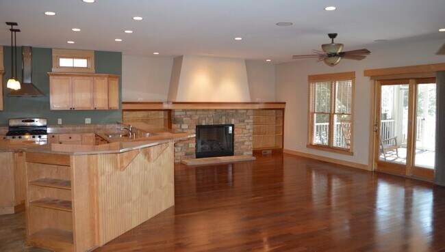 1312 Pocahontas Dr in Monona, WI - Building Photo - Building Photo
