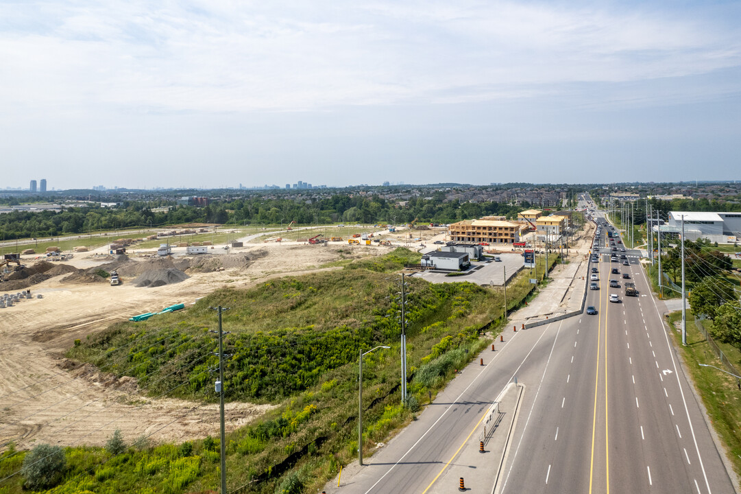 Legacy Hill in Richmond Hill, ON - Building Photo