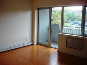 102-23 Horace Harding Expy in Queens, NY - Building Photo - Building Photo