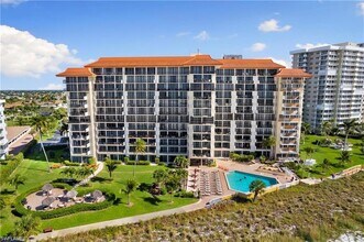 180 Seaview Ct, Unit 212 in Marco Island, FL - Building Photo - Building Photo