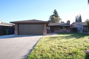 1070 5th St in Turlock, CA - Building Photo