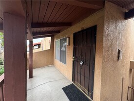 1030 W MacArthur Blvd in Santa Ana, CA - Building Photo