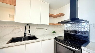 1465 NE 123rd St in North Miami, FL - Building Photo - Building Photo