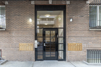 416 Bedford Ave in Brooklyn, NY - Building Photo - Building Photo