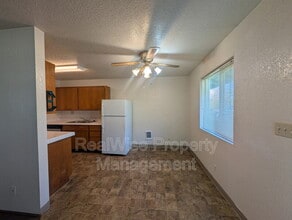 409 W First Ave in Sutherlin, OR - Building Photo - Building Photo